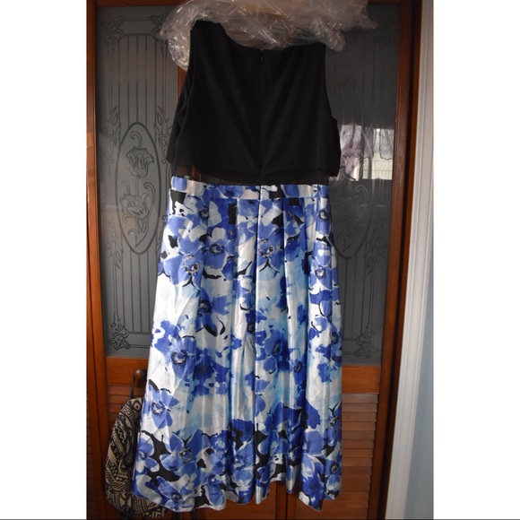 Floral Tea Length Dress - Picture 4 of 4